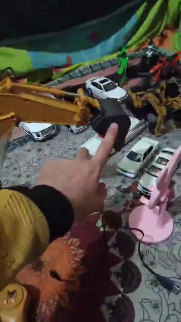 سلام عليكم ورحمة اخوان حفاره ايطالي وزن كيلوين بادق تفاصيل تحتوي ع حوستك اكثر نن 12دكمه للحركات صولت محرك حقيقي يشتفل لافته طولرئ العزم ماله جدا قوي الحفر والحفاره حجم كبير علشحن موباتريات عملي جدا يونس العبته الاغلب حديد الكيله والذراع ويحتوي ع كيبل شحن وبطاريات ليثوم جدا راقي سعر 65الميعرف سعره يعبر المنشور سعره 165الف ولله العظيم ماخذه احتراقي مموجود بلاسواقات توصاح من البصره جابو قفل65الف مكاني الحسينيه ***********بي واتساب

