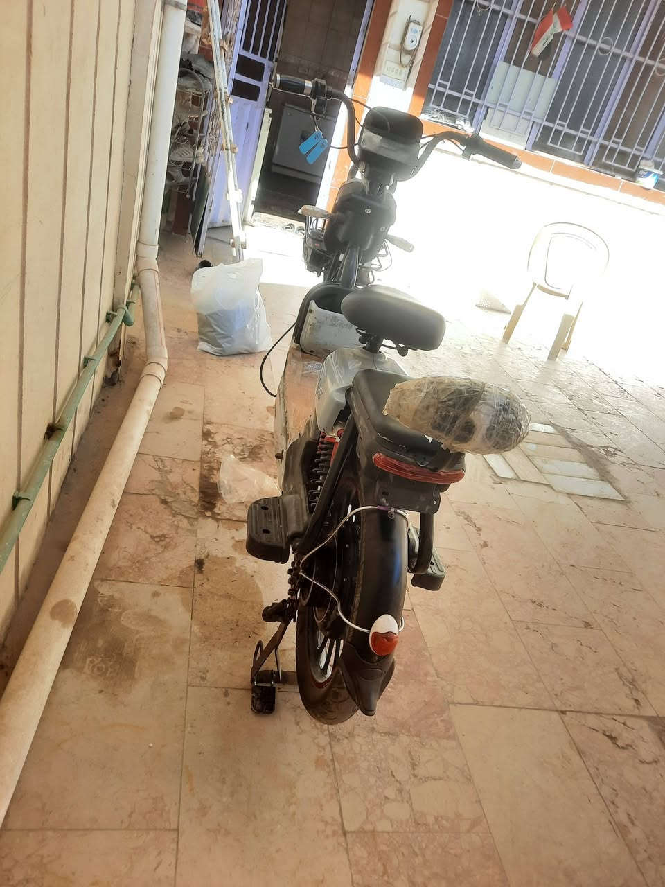 السلام عليكم  دراجة شحن للبيع مكفولة كفالة عامة
الون رصاصي 
اربع سرع 
تايرات جدد 
بطاريات ما كايسيهن غير الشركة 
شركة الريان دراجة نضيفة 
من مجمع اولاد جبرين 
بيهة مكاتبة السعر 300وبيهة مجال قليل لطيبين هاذة رقمي ***********اتصلو وخادم مكاني نجف حي الجمعية
