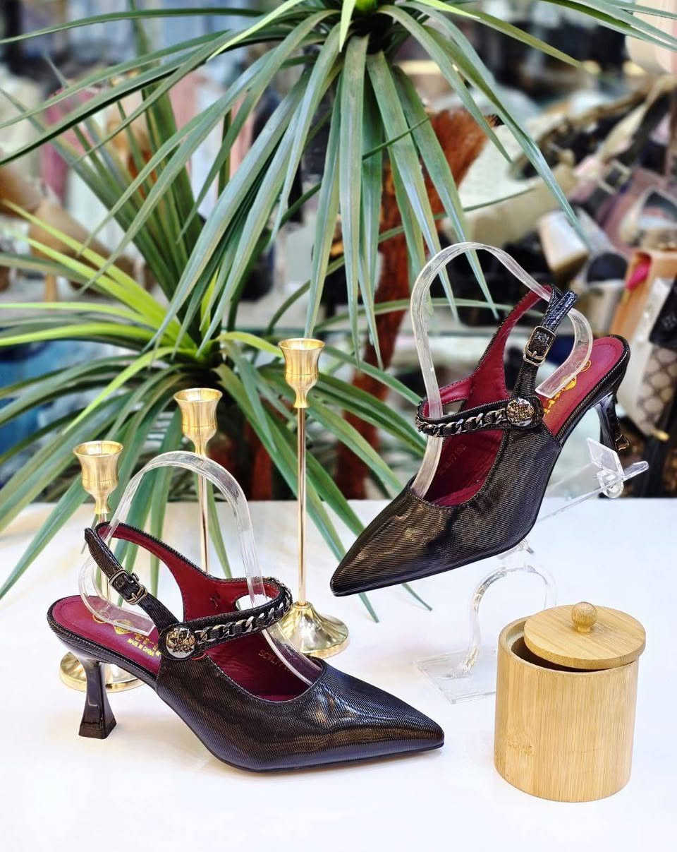 كعب روغان❤‍🩹
37-38-39-40-41


**إذا كنت صاحب هذا الإعلان وتريد حذفه لأي سبب، رجاءا أرسل رسالة إلى الدعم الفني**