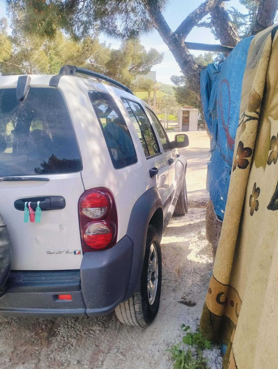 للبيع جيب م وديل ٢٠٠٥ أمريكي بيه صبغ حك شبر سياره نضيفه محرك ٦سلندر سعر ٨٠ بيه مجال  رقم ٠***********
