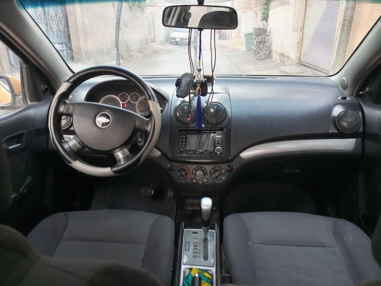 الاسلام عليكم ورحمه الله سياره افيو موديل 2009 للبيع السياره ما ناقصه اي شي فول السياره وارد امريكي ضربته جنطه فقط السياره رقمه انكليزي كامله عله اخر حبايه السياره معروضه للبيع والسعر 50 وبيه مجال للطيبين  رقم الهاتف *********** الاستفسار خاص اي شي
