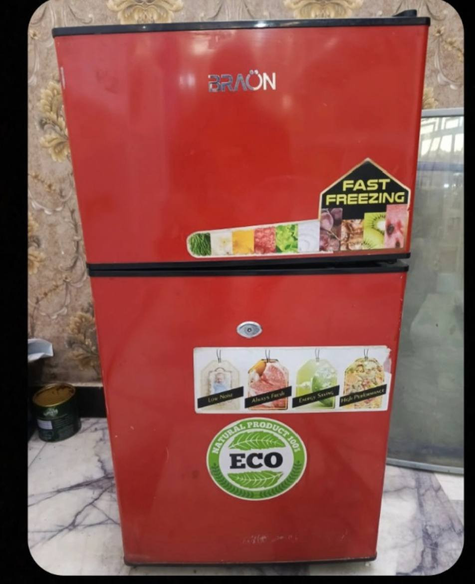 سلام عليكم ثلاجات ومجمده البيع مستخدم شي قليل اخو الجديد نضافه 100/100 مكاني بغداد شراي يتصل *********** يوجد خدمه توصيل
