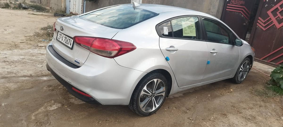 السلام عليكم 
للبيع كيا فورتي موديل 2017 رقم ذي قار بأسمي مكينه 2000 دوش ضربتها فقط بنيد ومصلح نفسه السونار موجود بالصور 
ماشية 100
السعر 118 
المكان الناصرية / الغراف 
للاستفسار ***********
