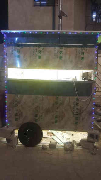 كشك متنقل طول مترين عرض متر ونص ارتفاع مترين مغلف جبسن بورك الخارج بديل الرخام للاسنفسار ***********العنوان البصره السعر مليون و750
