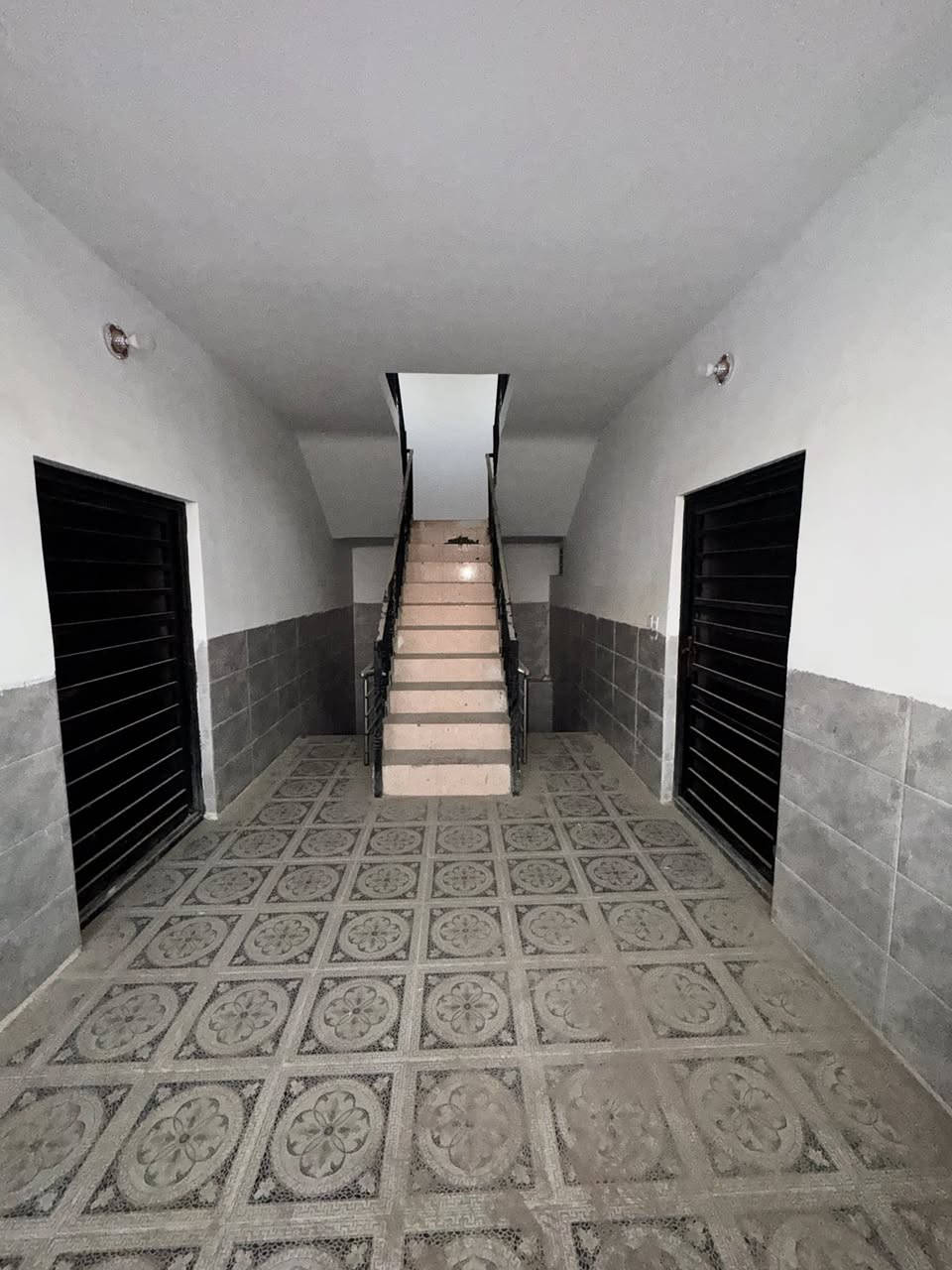 سلام عليكم
بناية للايجار مجمع طبي فقط 
تحتوي على شقتين 
الشقة الاولى: غرفتين وصالة وخدمات ومطبخ
الشقة الثانية: غرفة وصالة ومطبخ وخدمات 
الشقق طابق اول ويوجد محل واحد ايضاً جديدات كلهن غير مسكونة 
الموقع: الراشدية _ في منطقة الانتصار في وسط المنطقة وسط شارع ال٢٥ مقابيل ملعب التارتان
للاستفسار اتصال او زيارة مكتب النور للعقار 
ابو العز 
***********
