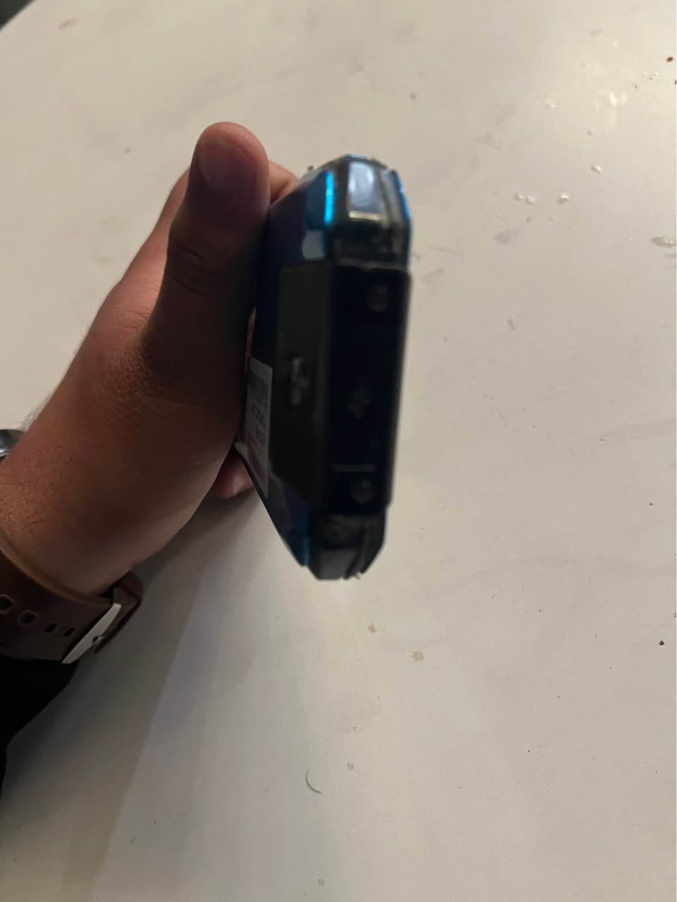 مواصفاته: Torque
يشغل 60افريم وكلش سلل انسى تعليك

* نظام التشغيل: يعمل بنظام Android 9.0 Pie.
* المعالج: مزود بمعالج Snapdragon 660 ثماني النواة. 
* الذاكرة والتخزين: يحتوي على ذاكرة وصول عشوائي (RAM) بسعة 4 جيجابايت وسعة تخزين داخلية تبلغ 64 جيجابايت. 
* الشاشة: شاشة TFT بحجم 5 بوصات مزودة بحماية DragonTrail.
* الكاميرا: كاميرا مزدوجة بدقة 24 ميجابكسل. 
* البطارية: سعة البطارية 2940 مللي أمبير في الساعة.

سعر 75
عنوان بغداد دورة 
رقم *********** بغداد, العراق
