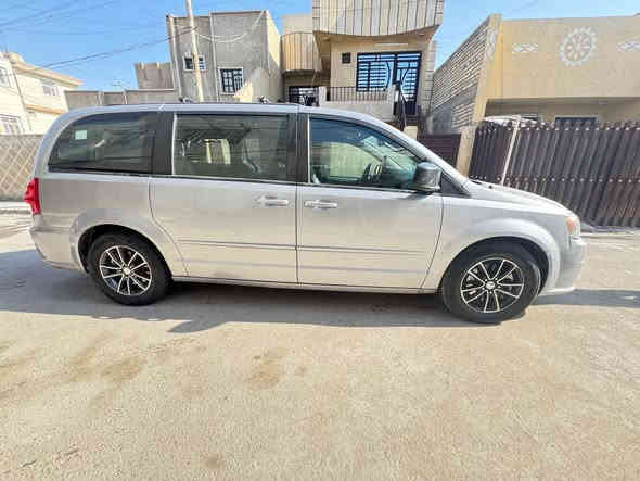 سلام عليكم اخوان 
دوج 7 راكب سيارة وارد 
موديل سيارة 2017
رقم سيارة شمالي سيارة 
امريكي حادثه فقط بنيد جاملخ ايمن او أيسر ثلاث قط تبيدل فقط 
سيارة فول مواصفات بوب خلفيه كهربائيه صندوق خلفي كهربائي 
تحكمات ستيرن صدر جديد نضافه سيارة جيد جدأ 
سيارة غاز بانزين  سيارة ويل كبل تدفئه تبريد سيارة شغال 
الكشنات تحكم كهربائي خلفي امامي تبريد قطعتين امام خلفي 
السعر 165 بيه مجال 
التصال استفار ع رقم ***********
