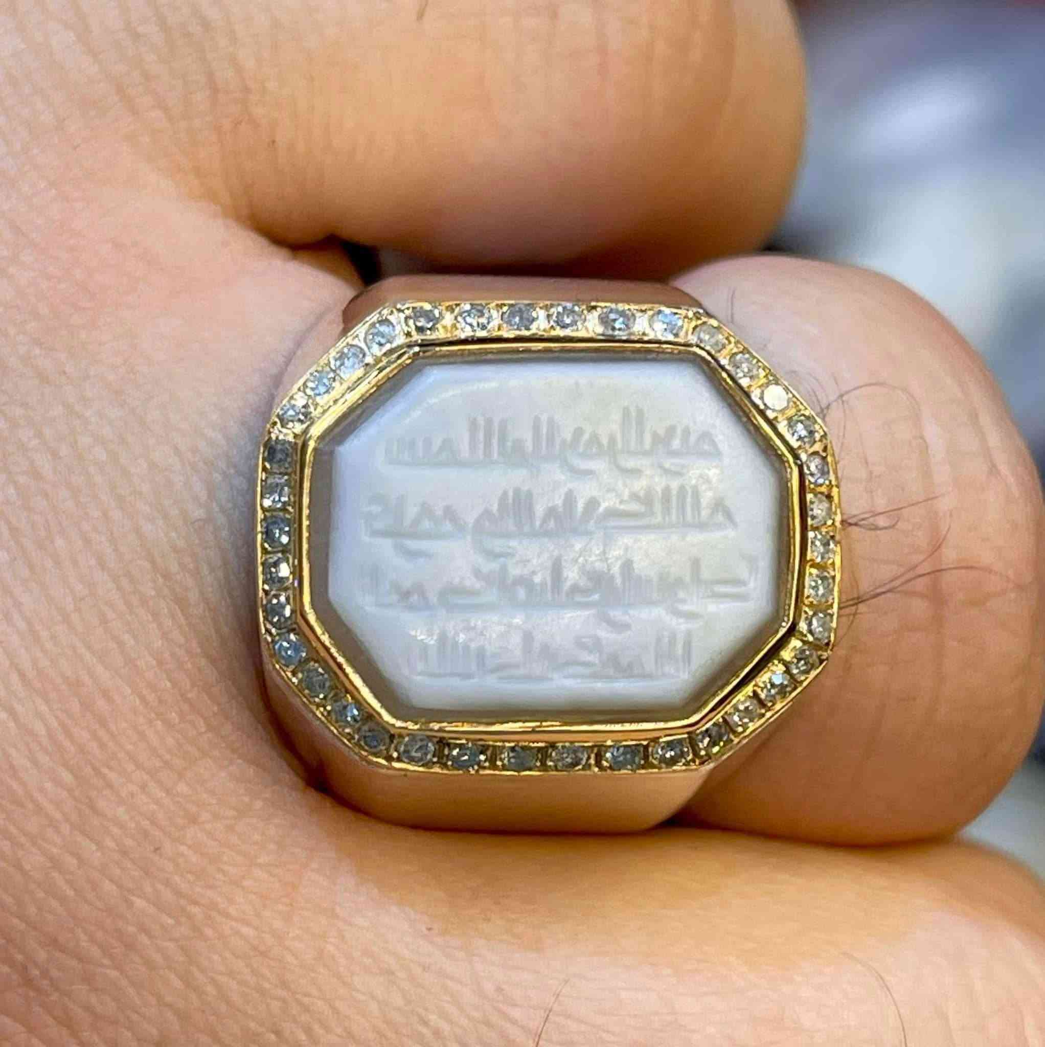 4 اسطر كوفي جزع يماني ابيض هذا مو نادر هذا لا موجود 
حته في المتاحف لندن من يقدم على شراءه فليكتب حلم ويدخل خاص وانا بخدمته


**إذا كنت صاحب هذا الإعلان وتريد حذفه لأي سبب، رجاءا أرسل رسالة إلى الدعم الفني**