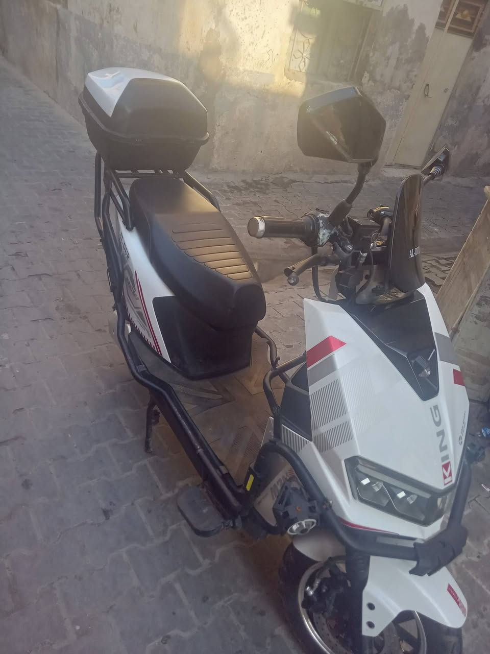 سلام عليكم دراجه شحن من المرغوبه ٦ باتريات 3 سرعات كرت تشغيل  بيه دراجه جديده وبلاديه صار شهر ونص تقريبن من خذناها سعر 750 الف مكاني بغداد رصافه ***********

