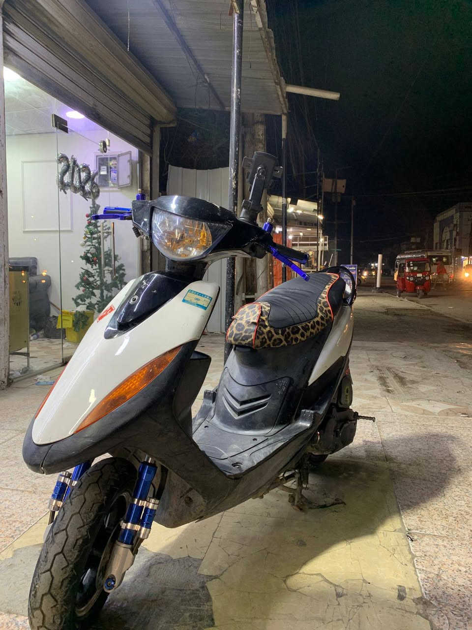 السلام عليكم دراجة ماكس عدلة بوشة 55 جانت بلادية واني حولتهة 55 بيها تزويد حلو
بيها يدات  بيها صدر بيها دبل خلفي بيها صلنصة دراجة خير من الله شلعة معدل كلش حلو نقصها فقط سلف و الجنطة متنقفل رايدها ب 550 وبيها مجال بسيط حك الجية مكاني بغداد البياع حي التراث ***********
