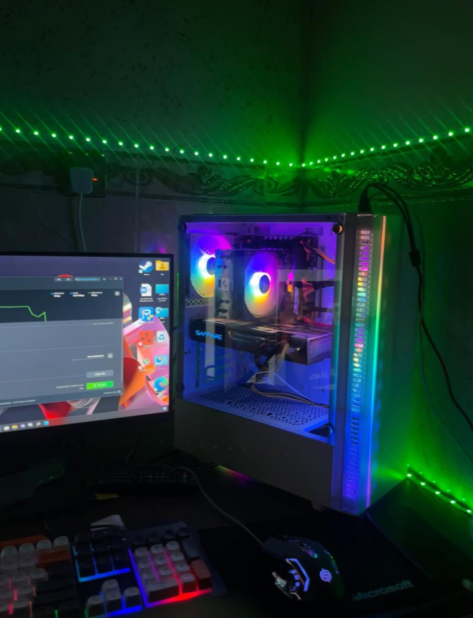 السلام عليكم pc للبيع سعره جوه سوك 

اسم المعالج ورقمه(Xeno-E5 2670 v3)  بسرعة تيربو 3.30 GHz وإعتيادية 2.40 GHz  

خارجي قوي جداً AMD RX 580  رام صافي 8GB

التخزين اثنين الأول sdd 120 احدث واسرع نوع عليه  والثاني HDD 500 GB عليه الألعاب

الرام 16G سريع جداً نوع DDR4

البورد X99 

المبرد غازي ضوئي RGB بتبريد ممتاز

البور سبلاي ممتاز 600W واط 

الكيس أبيض ضوئي RGB يحتوي على خاصية تغيير الألوان من خلال الزر

مع شاشه ال جي تدعم 100 هرتز 

ومع موس RGB ميكانيك

مع كيبورد RGB مكانيك 

مكانه كركوك راسل خاص او واتساب 

***********
 ادمن  ❤️❤️
