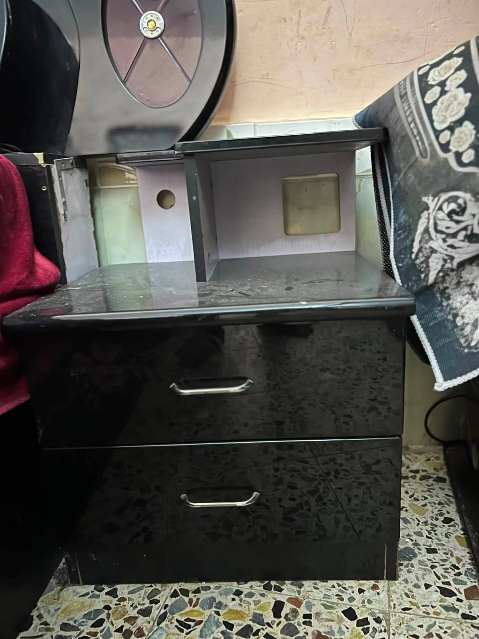 غرفه نوم إيطاليه غرفه نضيفه وحلوه لل استفسار تصال عل رقم *********** السعر 400 الاف وبيه مجال مكاني كربلاء الحولي نزلت دار ال ايتام
