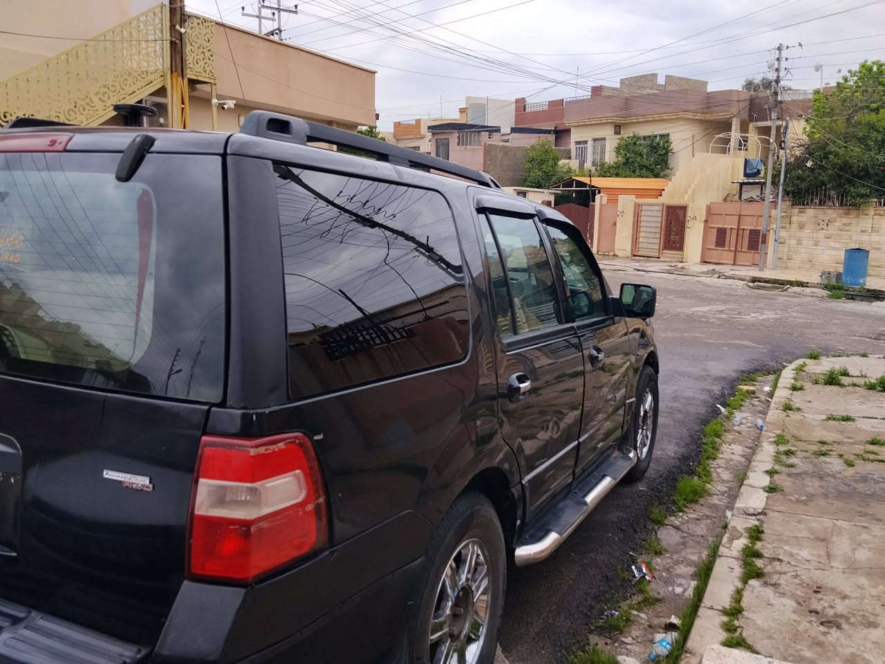 ‏‪***********‬‏
فورد اكسبدشن 
2007
مكينه وكير تاهو 5.300
مكينه 8
ابيعلك هل موجود اكفل بس التحويل 
سياره حلوه بيها ملاحضات بسيطه 
رقم بغداد مداور ثاني يوم 
السعر 85 وبيها مجال حك الجيه
‏‪***********‬‏
