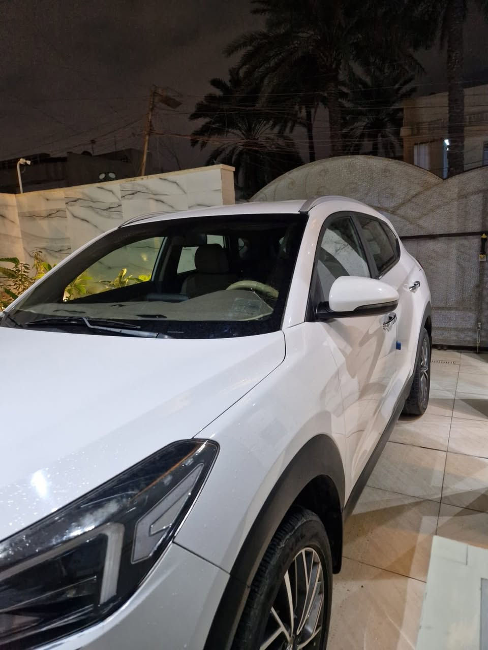 حياكم الله ✨
هيونداي توسان خليجي 
موديل 2020 
موصفات 
خمس عدسات 
بصمة تشغيل 
دخول ذكي 
حساس خلفي 
كامرة خلفيه
تحكم مقود كامل  
شاشة كبيرة 
وبيقيه المواصفات المعروفه 
السيارة حلو وجاهزة من جميع النواحي 
بدون صبغ بدون تبديل فقط بارد قليل جداً 
مكان السيارة بغداد 
اترك تعليق يوصلك السعر 👍
رقم صاحب السيارة ***********

للاعلانات ***********

 #العراق #سيارات #بغداد #سيارة #سيارات_للبيع #بيع  #شراء #ابوشريك
