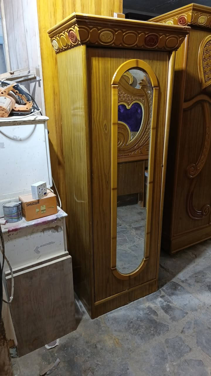 سلام عليكم غرفة 5 باب مستخدمة نضافة 80% ما بيهة كل تصليح اضافتن القريولة جديدة السعر 450 ألف معا النقل ولشد العنوان الحيدرية خان النص ***********
