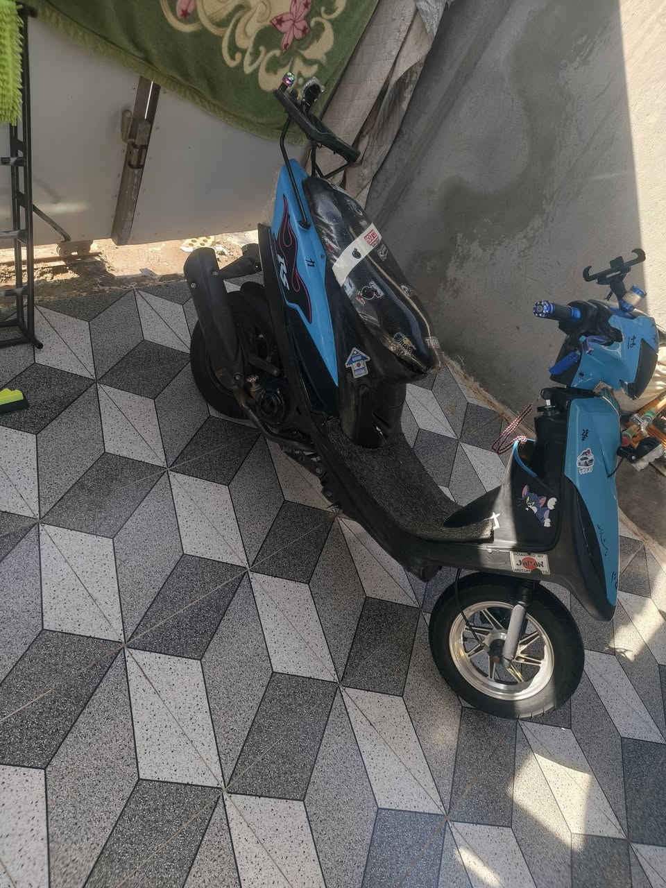 السلام عليكم إخوان دراجه🏍 ماكس بوشه 55
للبيع محركه نضيف بس ضفيرته شويه تعبانه وعندي ضفيره جديده الهندر يريد له بس عرموطه كهربائيات شغاله 
. السعر 600 وبي مجال 
راسلني عل واتساب  *********** ***********
