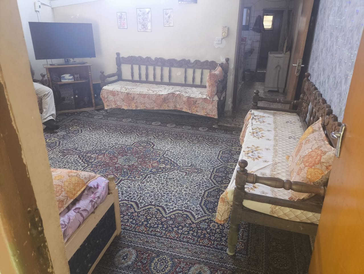 السلام عليكم بيت 200 متر للبيع الواجهه ١٠النزال و النزال 20متر الطابق الاول يحتوي على استقبال و هول و غرفة و مطبخ و حمام و تواليت الطابق الثاني يحتوي على ثلاثة غرف نوم و يحتوي على سطحين السطح الاول يوجد حمام معزول للاستفسار الاتصال على الرقم ***********
العنوان شارع الصيدلية النظامية قرب المنتزه الثاني
