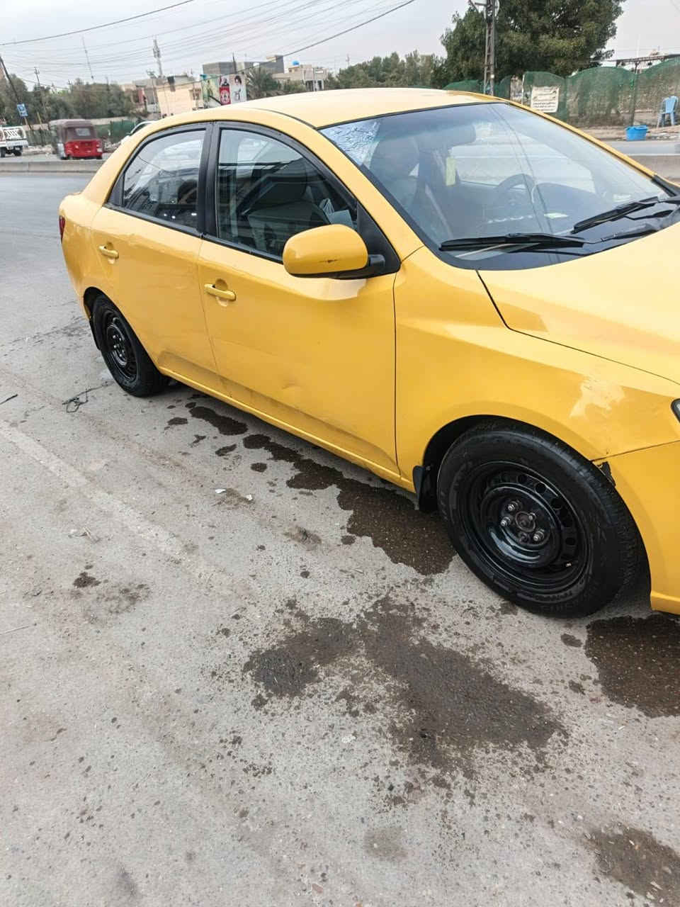 للبيع سيارة سيراتو خليجي
مديل 2012
محرك 1600
سيارة بيهة شبر بل جاملغ الخلفي حار
او شبر بل جاملغ المامي بار 
غير هاذة ما بيهة السيارة
سيارة كشرهة حلو ونضيف
تخم تاير جديد
رقم صاحب السيارة
***********
مكان السيارة بغداد
سعر 80 وبيهة مجال بسيط
