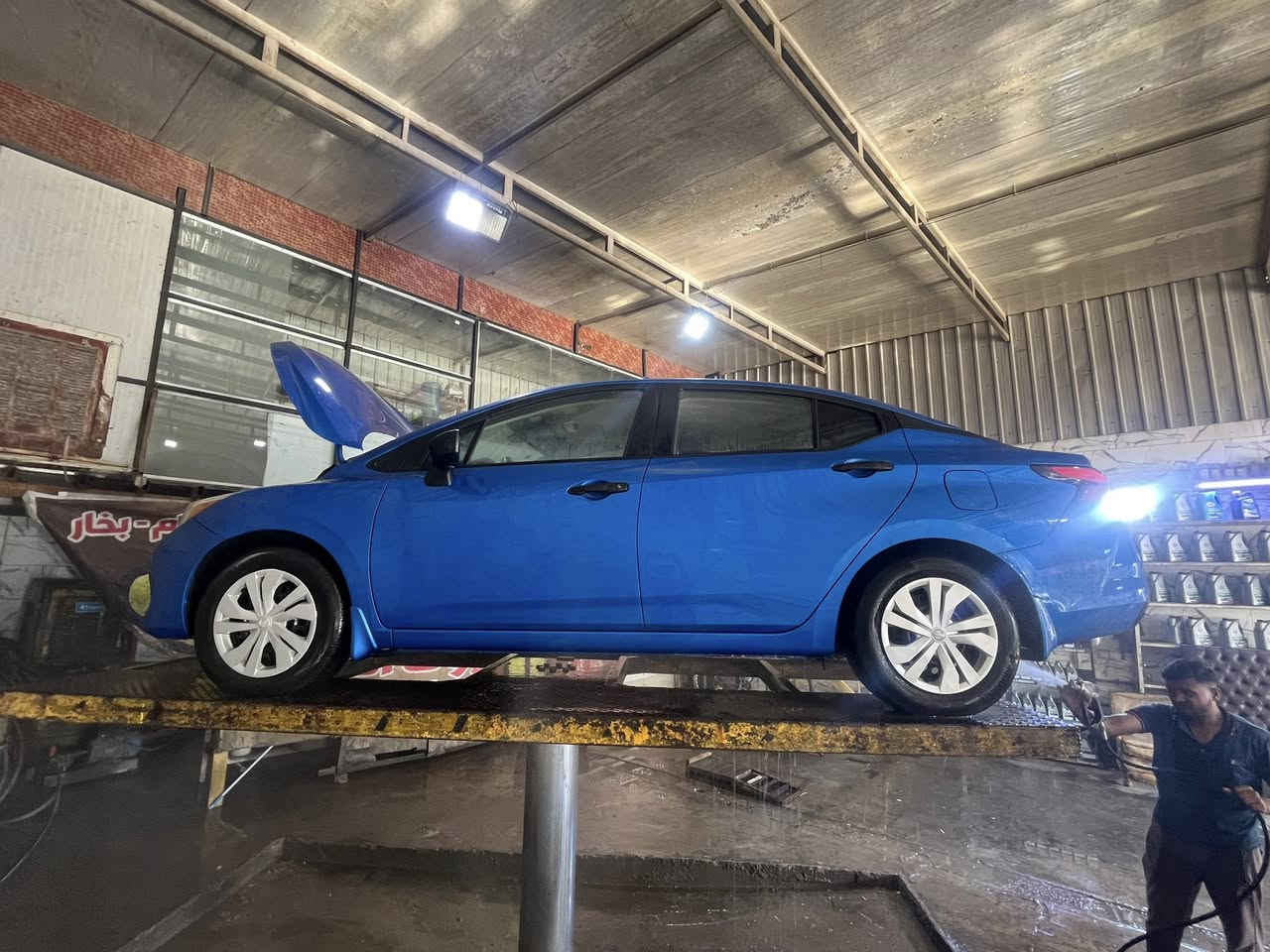 سلام عليكم نيسان فيرسا موديل 2024 ماشية 27 الف سياره جديده وعلى وضع الشركة فول مواصفات عدا البصمة محرك 1600 دبل نوزل حساسات خلفية شاشة وكامره رادار امامي وخلفي توقف ذاتي امامي وخلفي تنبيه خروج عن المسار السياره جاهزه وكلشي بيها على وضع الشركة مبدل بيها فقط بنيد وحادثها بدون دواخل كلش خفيف السعر 138 او مراوس بسيارهBYD الهايبرد 
للاستفسار ***********
