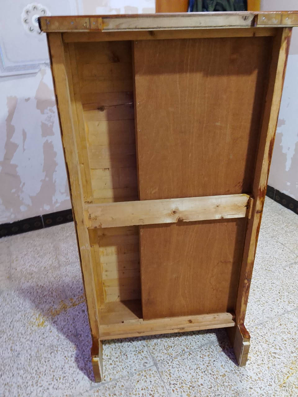 للبيع تخت مل طفال شغل توصي شرط طول 130وعرض70 محجل متحرك السعر 80الف شراي اتصل *********** عنوان موصل الجانب الأيمن سوق معاش قديم
