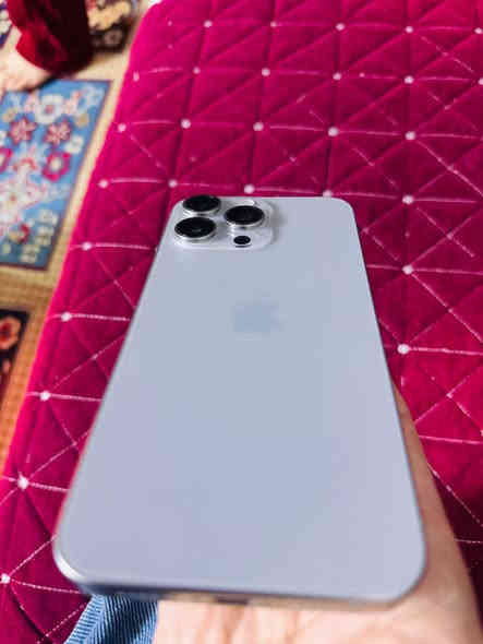 آيفون 15. برو ماكس
بطاريه 91

شرق اوسط 

ذاكره 256
جهاز نظافه 100%% سعر 1100
