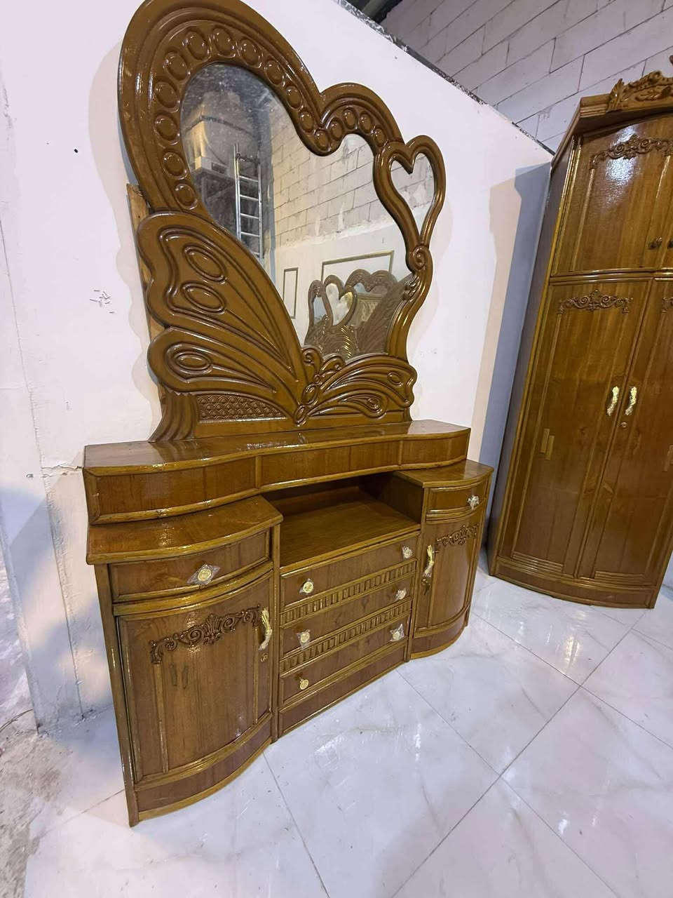 غرفه صاج داخل خارج ***********🌸
السعر مليون ١٠٠ بيهة مجال 
شد نقل داخل بغداد مجاني محافظات بكروة 
غرفه ٩ قطع
ام دنك
ضهر جرجوبه براغي
