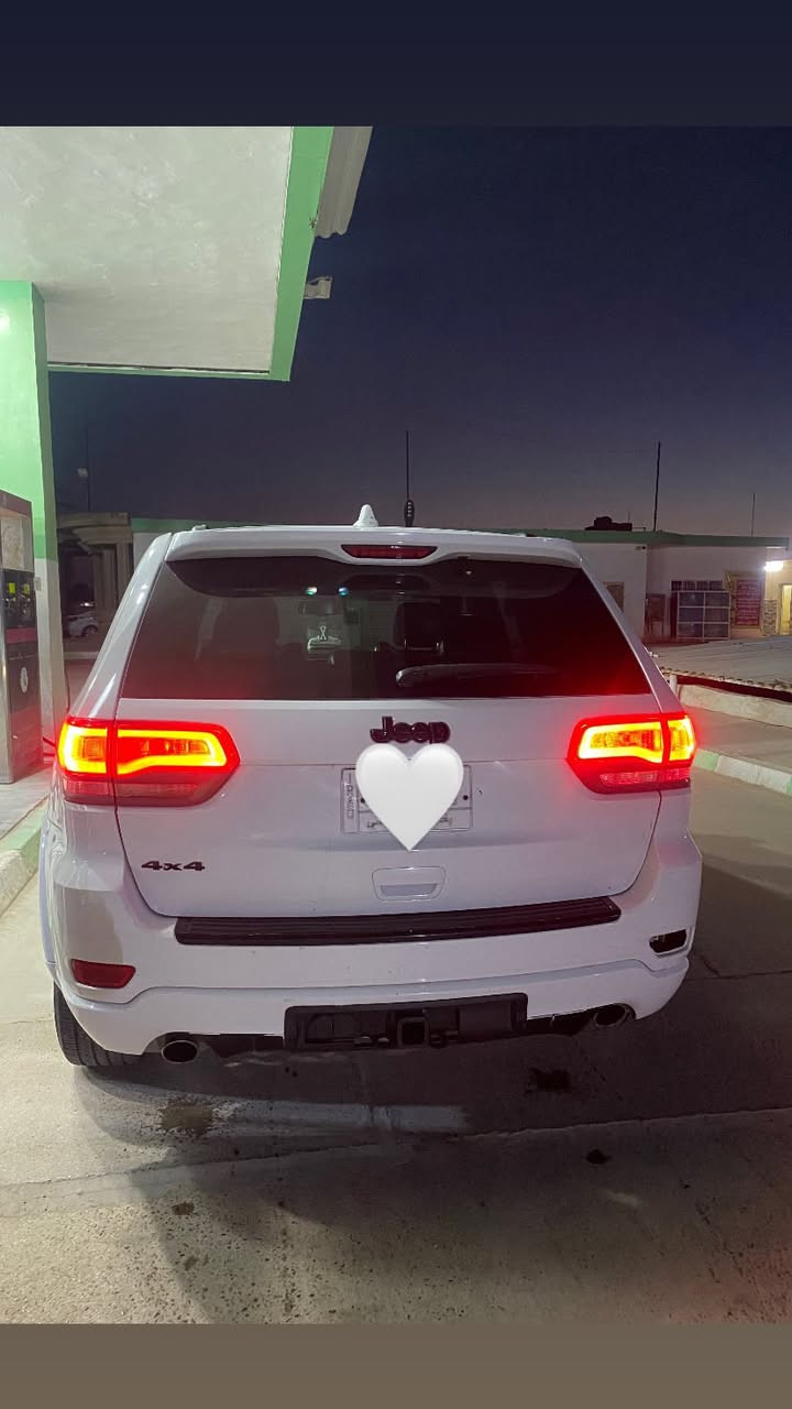 سلام عليكم جيب خليجي موديل 2014 فول مواصفات 6 سلندر رقم بغداد بدون حادث صبغ جاملغين وبنيد فقط بدون حادث ولا اي دواخل للاستفسار ***********
