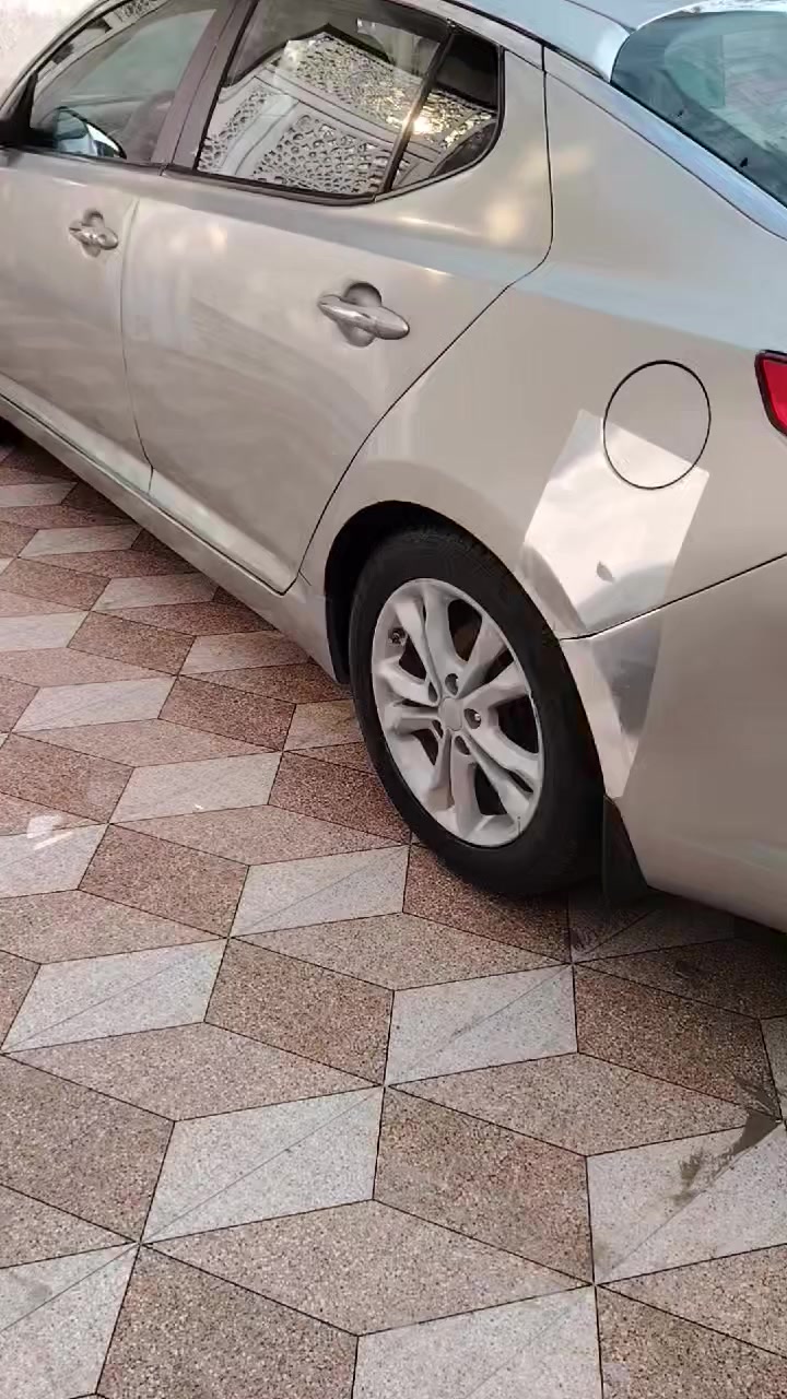 سياره كيا اوبتيما موديل 13 رقم ذي قار تحويل مباشر فول مواصفات ما عدى الفتحه تبديل جاملغ بدون دواخل وبيها رشات صبغ بسيطه تبريد قطعتين ثلج سيارة حلوه مال جناي سنوية للغايه 28 جاهزه من كل شيء العنوان بالناصريه مركز المحافظة الاتصال ***********
