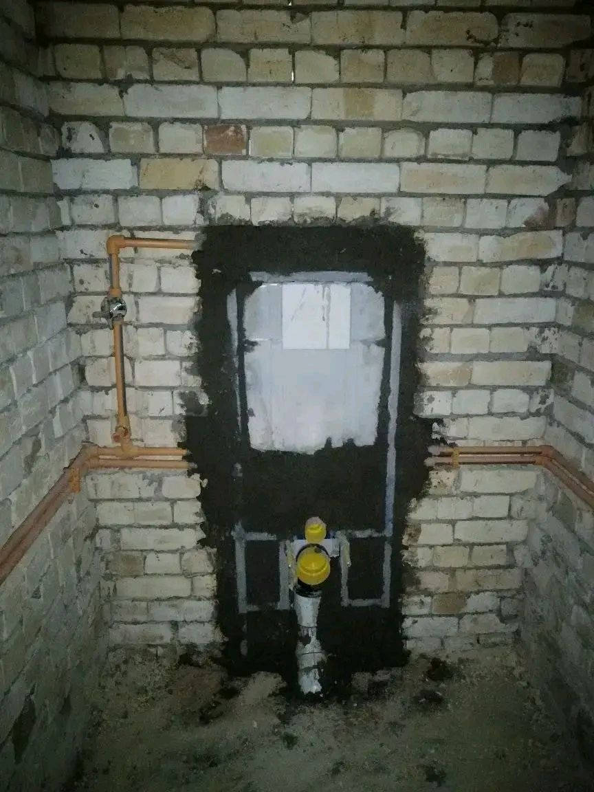 السلام عليكم .  
بناء تندر 
يكون العمل كالتالي . 
1) تنضيف الارض ثم فرش طبقه من الجلمود
2) فرش طبقه من السبيس ثم حدلها ثم فرش طبقه ثانيه وحدلها ( الحدل مرحلتين )
3) رش المبيدات لمعالجة الارضه
4) فرش طبقه من النايلون السميك
5) صب رباط شريطي
6) عمل بتلو مع لبخ مع كير
7) تاسيس مجاري نوع الماني ( راك ثيرم )
8)صب الارضيه صبت نضافه
9) البناء طابوق جمهوري درجه اولى
10) كهرباء بوري ( الذهبي الاردني او الفنار السعودي )
11) صب السقف مع عمل جسور ( نوع الشيش ff ) ويكون الصب مركزي 
12) تاسيس ماء كوي  ( بوري الماني )
13) ارضيه بورسلين
14) جدار سيراميك
15) لبخ اسمنت وجص وبورك
16) ابواب حمامات pvc
17) ابواب غرف خشب 
18) شبابيك pvc  او حديد
19) سقف ثانوي للحمامات
20) درج بورسلين مع اناره مع محجر المنيوم 
21) الواجهه لبخ مع عمل كوبلنات مع صبغ
22) السطح شتايكر ( 80×80 ) مع المواد العازله 
يكون العمل حسب المتر ( الذرعه )
يتم التسليم خلال ( 4 اشهر )
يكون المبلغ على شكل دفعات 
الاضافات المطلوبه تضاف الى سعر المتر
لدينا ثلاث انواع من العمل :
1) عمل درجه اولى
2) عمل درجه ثانيه ( تندر )
3) عمل درجه ثالثه 
للاستفسار مراسلة الصفحه او الاتصال على الرقم
( *********** ) واتساب وتليكرام
