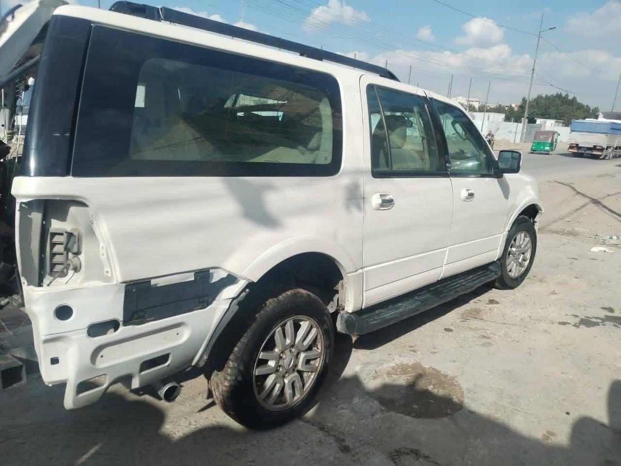 السلام عليكم فورت اكسبديشن موديل 11 سياره على ضربتها شغاله وتمشي تبريد شغال كير مكينه كلش حلوات رقم بغداد  الجديد السعر 65 ورقه شرط التحويل عنوانها بغداد ***********
