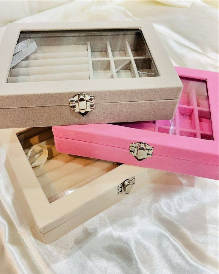 توفر علبه اكسسورات 
متوفر وردي رصاصي  فقط 

توصيل داخل النعمانيه


**إذا كنت صاحب هذا الإعلان وتريد حذفه لأي سبب، رجاءا أرسل رسالة إلى الدعم الفني**