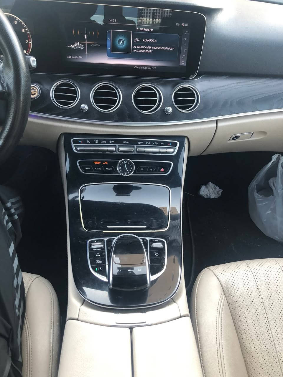 سلام عليكم  مرسيدس E300 وارد امريكي  مديل2017 سيارة فول مواصفات صدر جديد نوزل تخم جديد السيارة جاهزة من كلشي مسج صفر السيارة بدون صبخ فقط بنيد مبدل نفس الوان حساس امامي وخلفي خزن ميموري تتفها كشنات  مكاني بغداد حي الجامعة السعر 26  
***********
