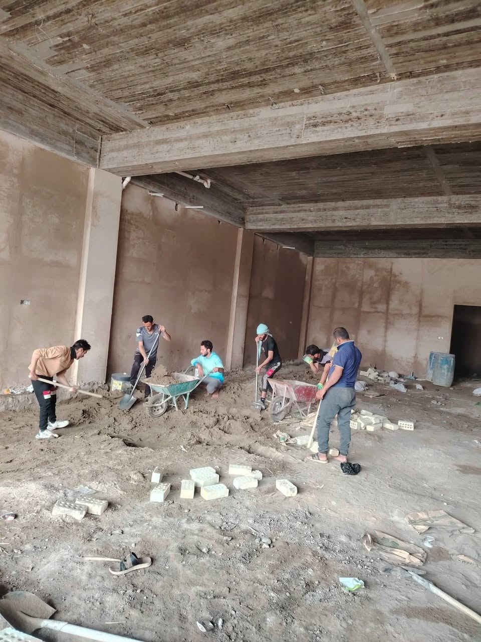 سلام عليكم  /  يوجد كادر عمل جاهز /  تصعيد مواد /  تنضيف بيوت /  تفليش /  تكشيط /  دفن نهري /  شقلنه ليل ونهار /  ومعداتنه جاهزه  ومالك دخل بكلشي تأخذ شقل جاهز مني سلمني شقل وتأخذ شقل جاهز / ماعليك بس تصال على رقم /// ***********
