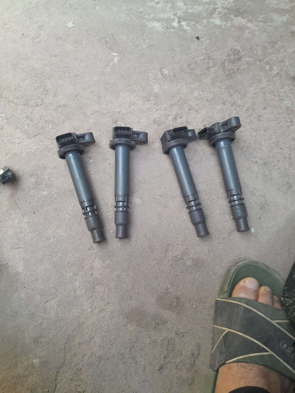 السلام عليكم عقل تيوتا جمرة 3rz مع ظفيرة مع دكشن بارد مع جميع ملحقاتة مع تخم مجاول اصلي مال شركة .
للإستفسار/ ***********
