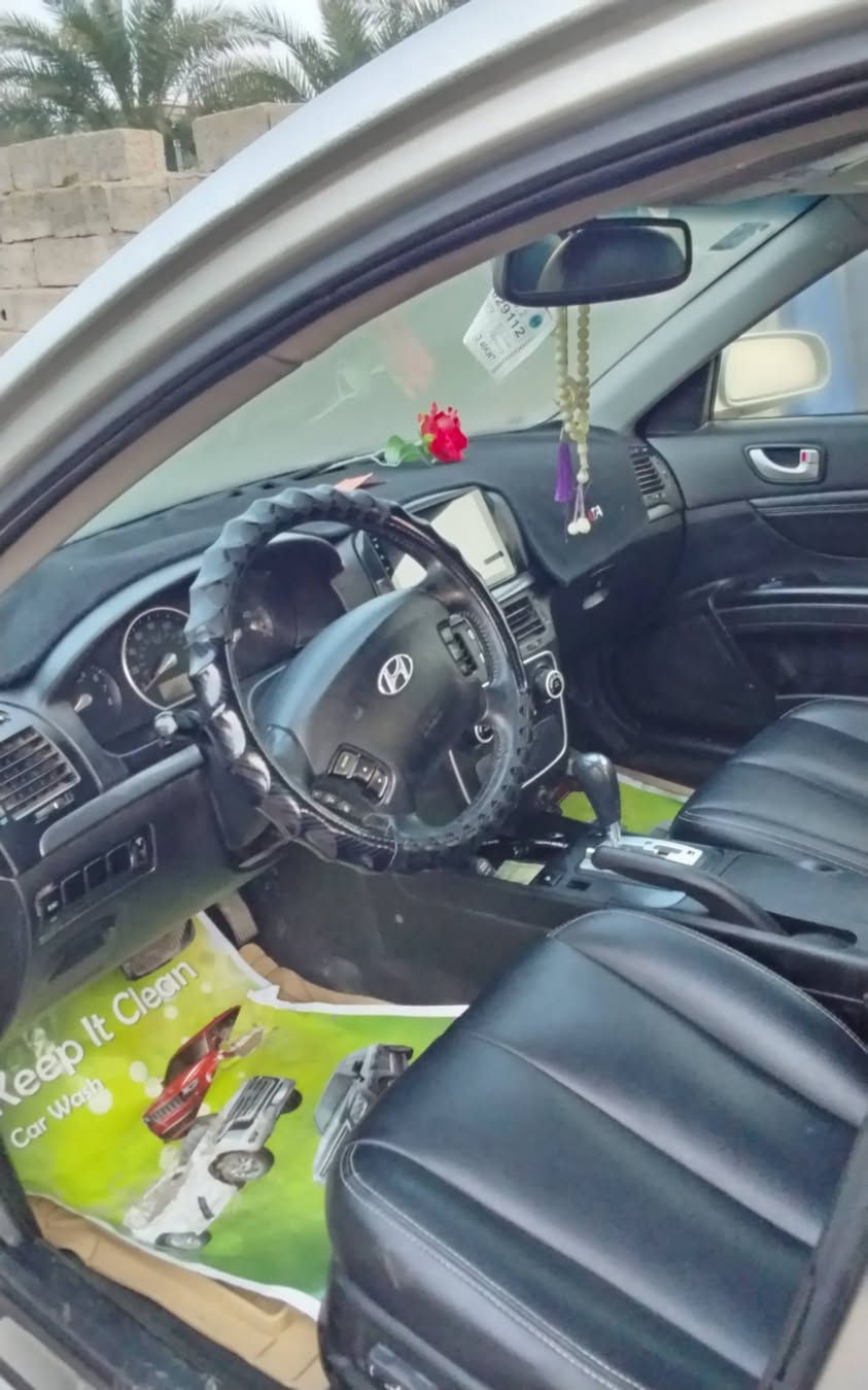 السلام عليكم سوناتا لبيع 2007 سياره خير من الله مكفوله ماعده باب الي وره السايق والجاملغ كير محرك تبريد تدفئه كله شغال مكان السياره بغداد مكلف بالنشر رقم *********** بي وات ساب
