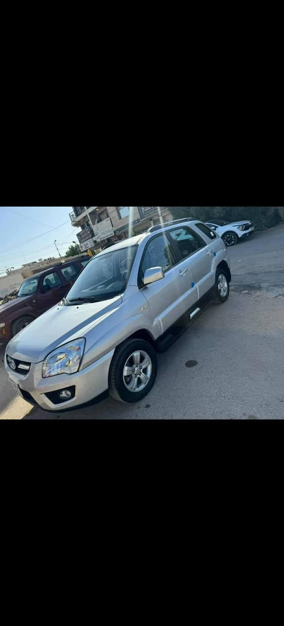 سلام عليكم سياره سبورتاج موديل 2009بيها صفحا مصبوغا اثر جراد وشخوط الجماليه مصبوغه بدون ضربه  سعر 110العنوان بغداد الرقم ***********
