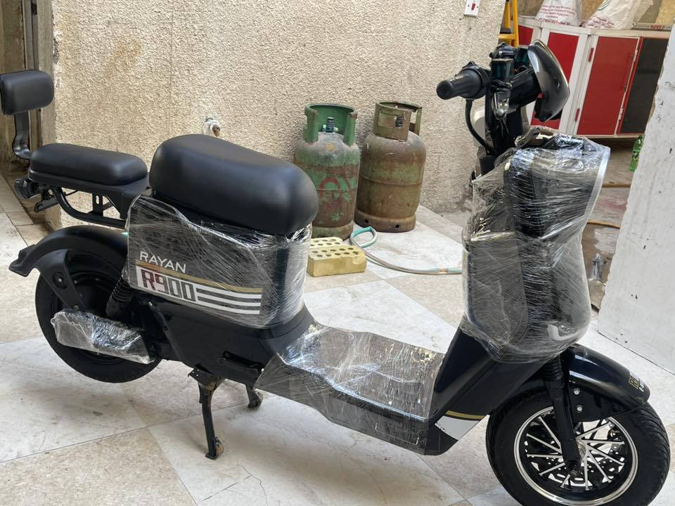 السلام عليكم دراجه شحن R900 مديل 2026 للبيع استخدام شهر ماشيه بس 620كيلو عنواني البصره حيانيه رقمي *********** شغال بس واتساب السعر خاص
