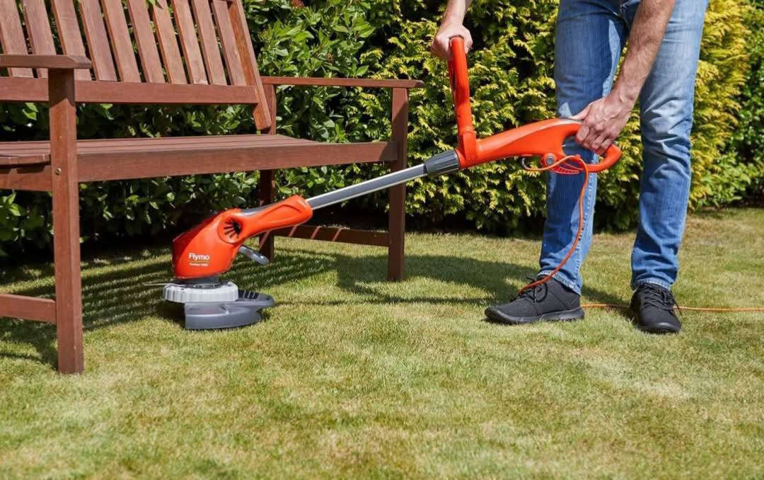 حاشوشة كهربائية الامريكيةflymo     بريك ايقاف دوران تستخدم في اتجاهين قص العشب وتحديد الحواف
يوجد توصيل جميع المحافضات 
السعر 25 الف 
***********
