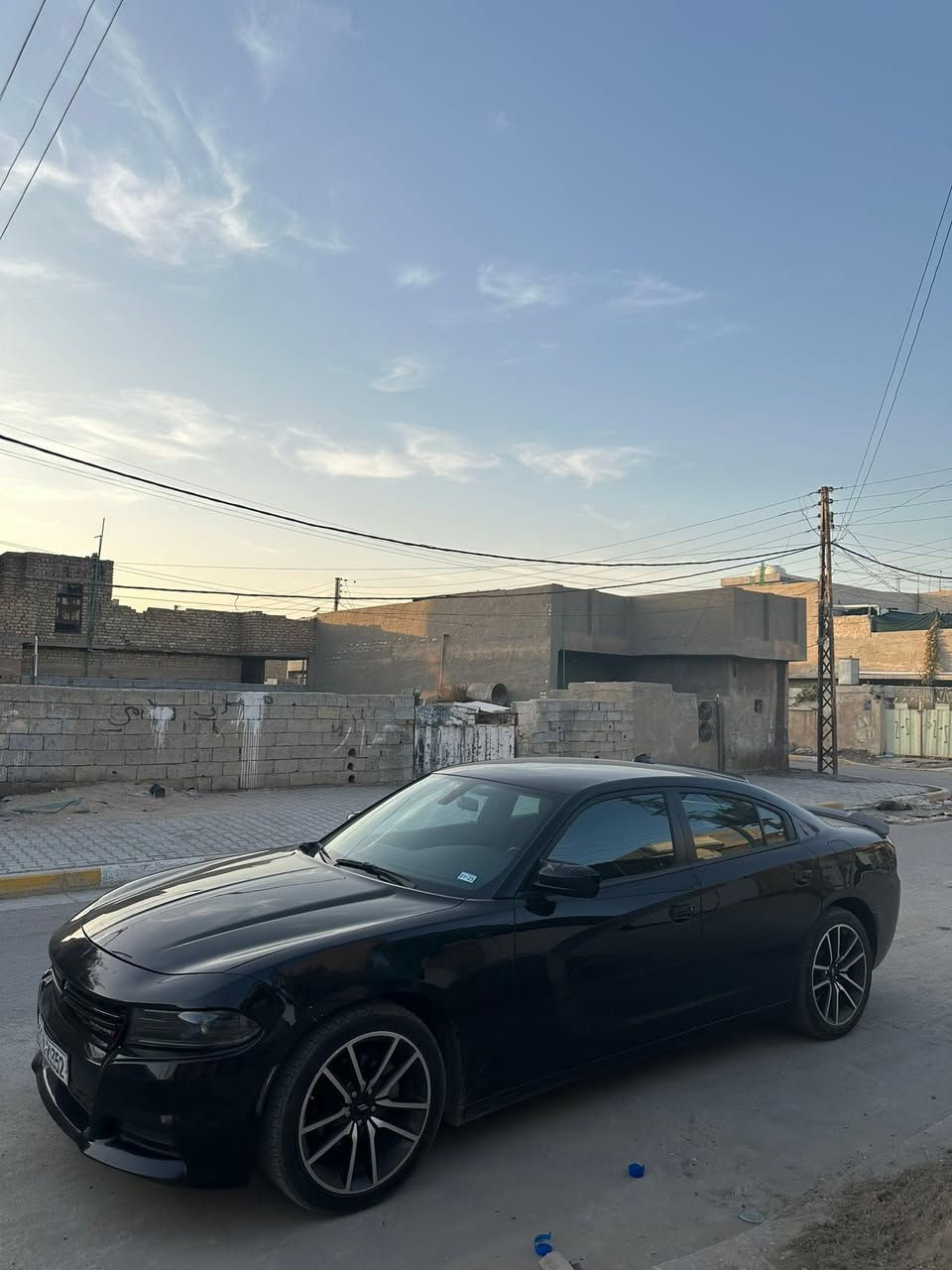 سلام عليكم
جارجر ٢٠٢٣ 
ماشية ٣٦ الف ميل 
سيارة بيها فقط بارد ب جاملغ جهة السايق 
الباقي كله جاهز 
مواصفات 
شاشة كبيرة 
كشنات حضن قماش 
نظام صوتي الباين 
ويل السيارة ٢٠ 
رقم بغداد ب اسمي 
للاستفسار 
***********
