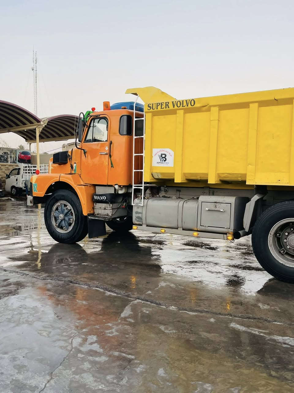 للبيع فالفو موديل 82 رقم انكليزي بسمي لل 30  تبريد شغال    مكفول كفاله عامه مكان صويره ***********
