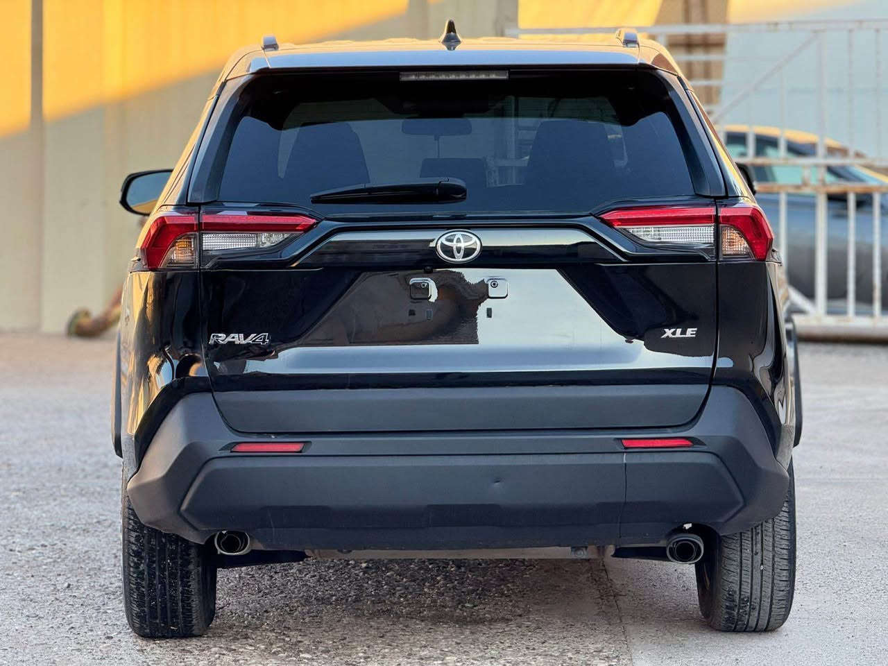 السلام عليكم 
 رافور موديل : 2023
سعر : 185 
اللون :اسود 
حجم المحرك : 2.5L (4.سلندر)
 ملاحظة السيارة : چاملغ و شبر بنيد  صبغ

يرباك فقط  ستيرن طاگ مرجع بيلادي 

المواصفات : XLE
بصمة 
شغال
كاميرا خلفي
هاند بريك بصمة
اوتو هولد : 𝐀𝐔𝐓𝐎 𝐇𝐎𝐋𝐃 
اوتو ستارات : 𝐀𝐔𝐓𝐎 𝐒𝐓𝐀𝐑𝐓
اوتو ستوب : 𝐀𝐔𝐓𝐎  𝐒𝐓𝐎𝐏
رادار امامي (تحديد مسار)
رادار جانبي  (نقاط عمياء)
رادار خلفي (التحذير من الاصطدام)
حساسات امامي
حساسات خلفی
نظام : 𝐄𝐂𝐎
نظام : 𝐍𝐎𝐑𝐌𝐀𝐋
نظام : 𝐒𝐏𝐎𝐑𝐓
كشنات كهربائي
تحكمات استيرن
تبريد لمس 
تبريد مركزي 
لايتات (𝐋𝐄𝐃) ليد زينون بيلادي
بكلايتات 𝐋𝐄𝐃 ليد بيلادي
ويل كروم 

بعد هواية مواصفات…

‏‎تفاصيل اكثر الاتصال علی ارقام التاليه 
***********
‏ WhatsApp - Vibir‏‎‏‎‏
☎️ [hidden information]

عنوان📍عقره 
‏ اكر, نينوى
