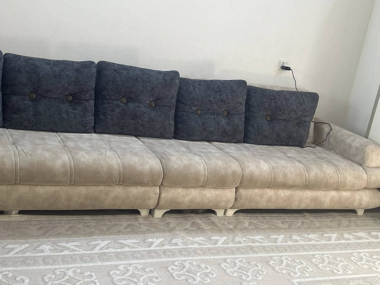 للبيع فرش و ديوان


**إذا كنت صاحب هذا الإعلان وتريد حذفه لأي سبب، رجاءا أرسل رسالة إلى الدعم الفني**