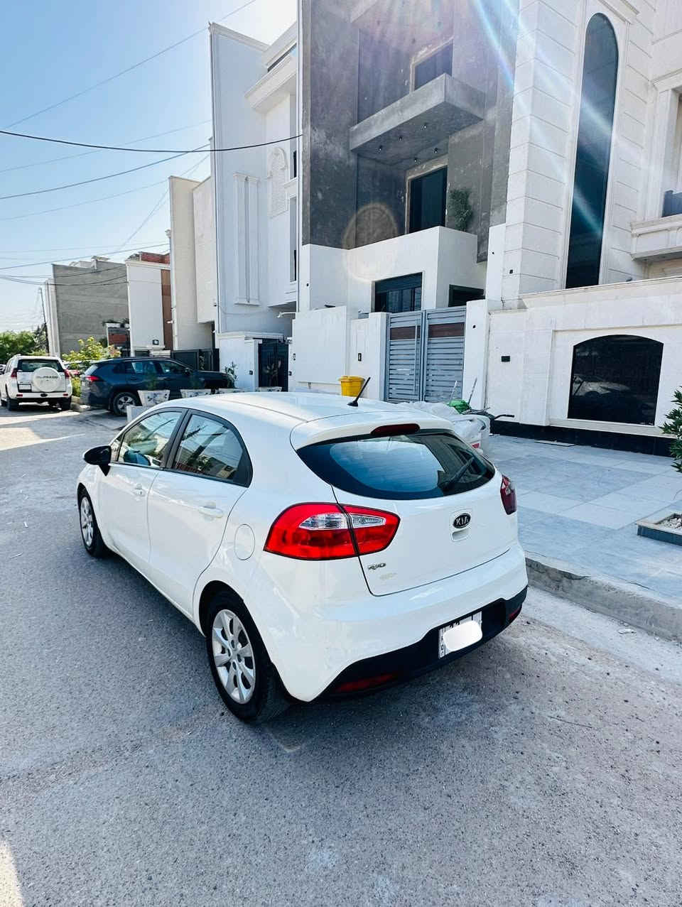 للبيع كيا ريوو 2012
خليجيه 
مكفووله منل ضرر نهائياً 
بيه شخط بالجاملغ الامامي الايمن ورشيته كليير فقط
كير اوتوماتيك AT المرغوب 
محرك 1600 دووش دبل قطره المرغوب
تحكمات ستيرن جهتين 
داخل مدوشم ونظيف جداً
صدر نظيف 
تخم تاير جديد باتري جديد 
برده خلفيه 
تبريد ممتاز 
تدفئه ممتازه 
سياره كلش نظيفه وجاهزه من كلشي
رقم بغداد الدولي الجديد 
هزه جديده 
سنويه جديده بأسمي 
السعر 93 ورقه 
مكاني الغزاليه 
***********
