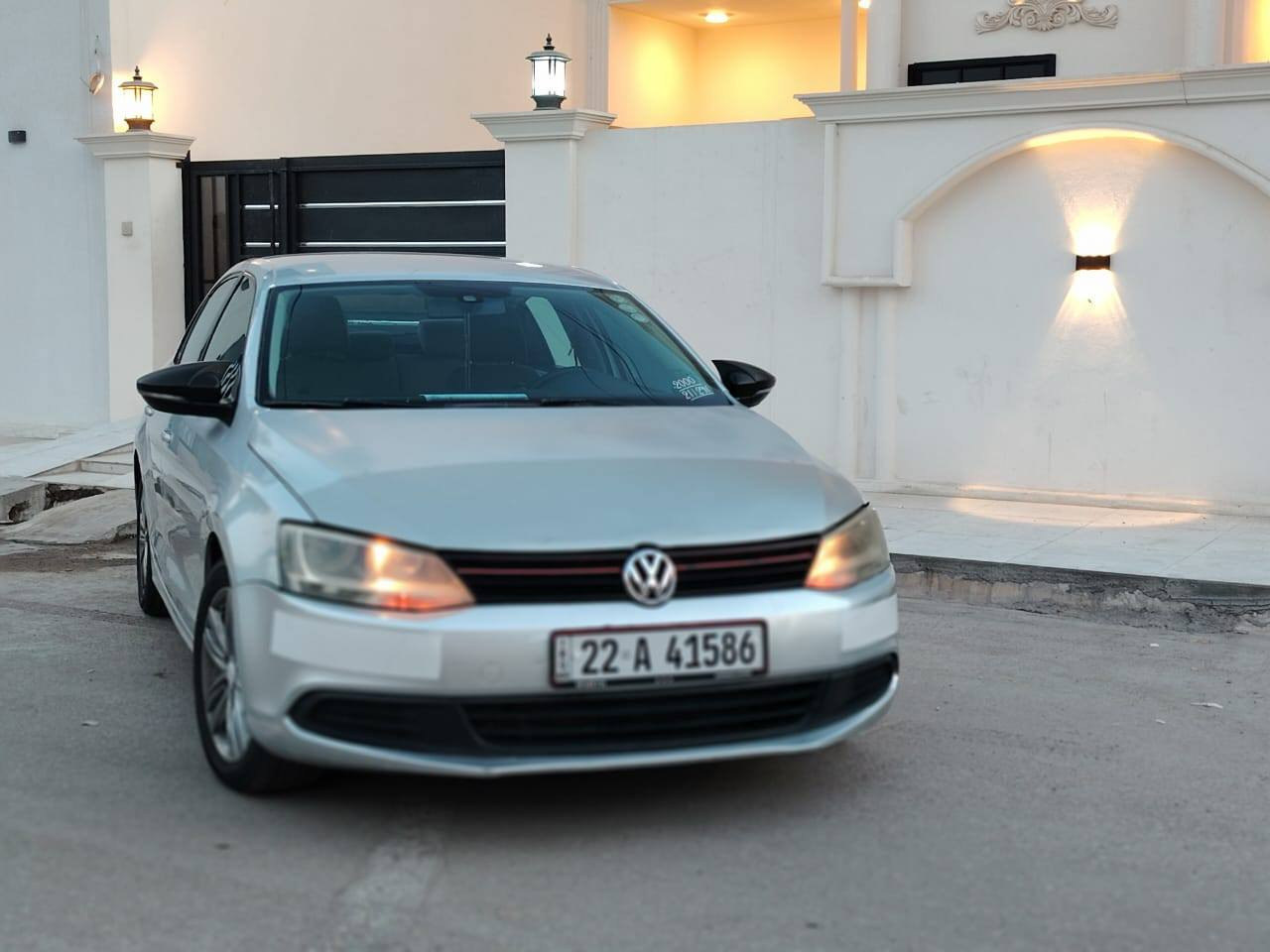 سلام عليكم جيتا 2014 محرك 20 خليجي قطعتين بيها صندوق مصبوغ وبونيد *********** سعر 115$
