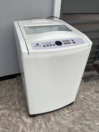 غسالة سامسونك نظيفة جداً مثل ما موضح بالصور مابيها اي عطل حجمها 10 كيل...