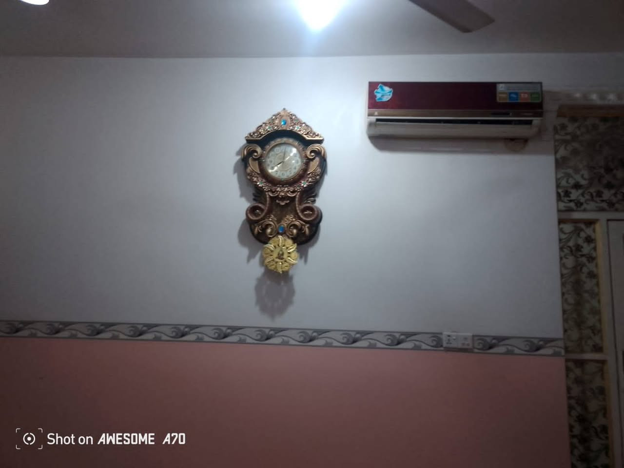 السلام عليكم يعلن مكتب البارون للعقار
بأدارة اخوكم جاسم البارون 
        ~~~~~~~~~~~~~~~
⭕️ دار للبيع_طابو زراعي سند25 بناء حديث 
⭕️الموقع /ناحية ابو غرق حي المرتضى
⭕️عرض الشارع 10متر///
⭕️ المساحة§ (100)متر (5❌20)متر
⭕البيت مكان حلو وبيت مرتب
⭕البيت طابق واحد //1غرفة ⭕نوم➕كلدور➕صالة➕مطبخ➕ منور ➕ مجمعات ⭕صحية 2/// 
⭕البيت سعر مناسب وتحويل مباشر باسم المشتري
⭕خدمات كاملة ومنطقة سكنية ومدارس قريبه
⭕سعر البيت 💢60مليون وبيه مجال
ليحب يراجع المكتب البارون للعقار 
/~~~~~~~~~~~~~~~~~/
استفسار المكتب ///***********
واتساب المكتب ///***********
جاسم البارون ///***********
جاسم البارون للتصوير وترويج كافة العقارات
