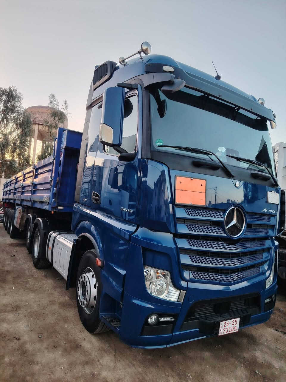 السلام عليكم وحش موديل ١٦ حجم ٤٥ سقف وسط بعدها كاتي شاصي مضروب باج فول مواصفات عده السبلت خزن رتادير كامره وحساس تخم تاير جديد باتريات جدد السياره مكفوله كفاله عامه  اتريد بس الراس اتريد هيه والعربانه العربانه فصخ وربط اربع محاور شاصي ١٦.دناكير ١٤ طولها ١٣ و ٦٠ حداده حمودي الدراجي   السعر كلها اب ٦٠٠٠$  ست شدات الراس وحده ٤٢٠ والعربانه وحدها ١٨٠  مكانها ديالى بعقوبه للستفسار اتصل ***********
