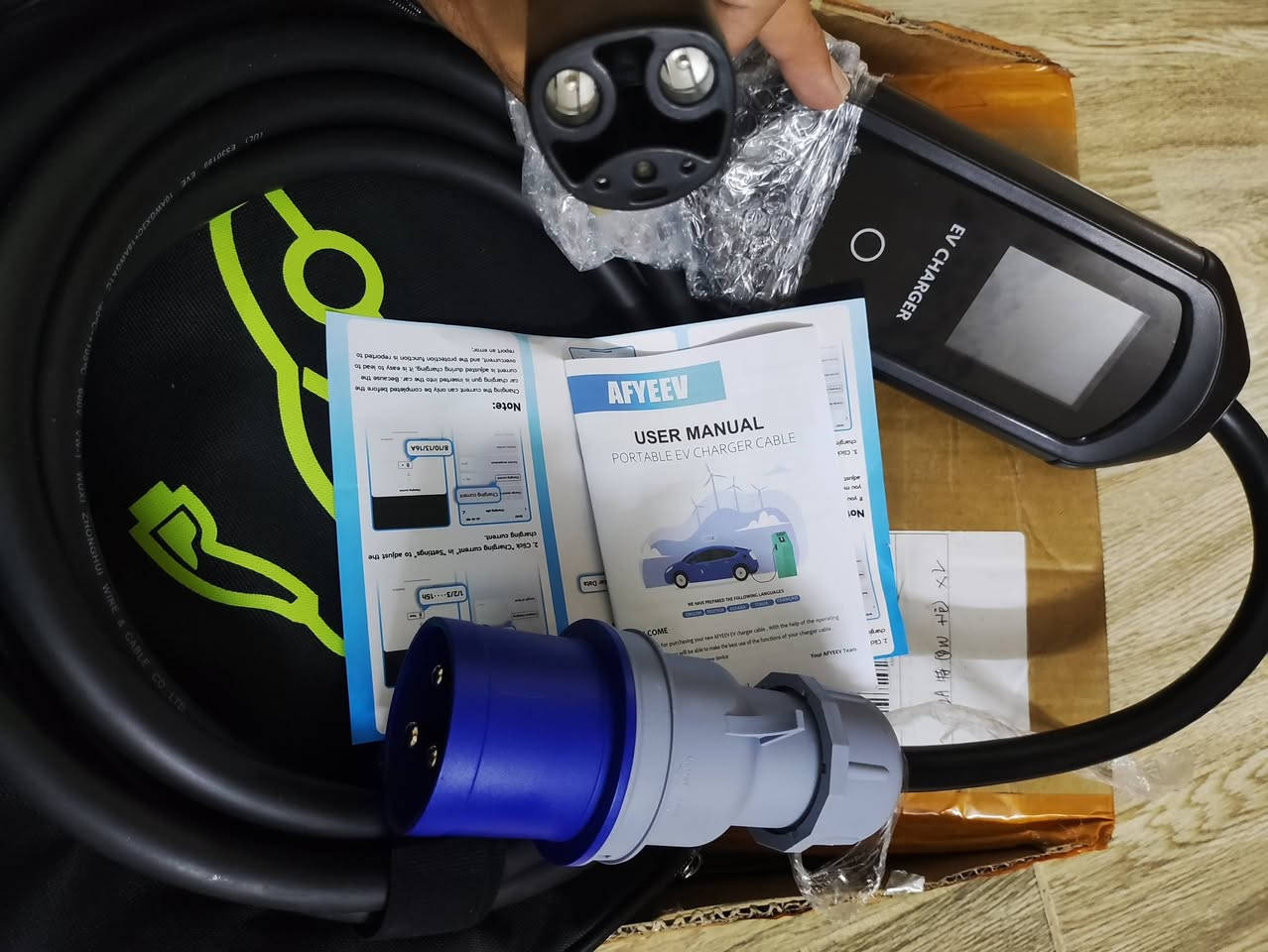 متوفر شاحن تسلا سمارت
 ٣٢ امبير متغير من ٦ إلى ٣٢
تطبيق موبايل للتحكم
بدون ايرث تشتغل أيضا
طول ٥ متر
بيها نظام حماية من الفولتيه الصاعد والنازل.
مجرب صار أكثر من ٣ سنين اثبتت كفائتها
العدد محدود. السعر ٢٤٠ الف مع التوصيل ضمان ٨ أشهر
للحجز ***********
