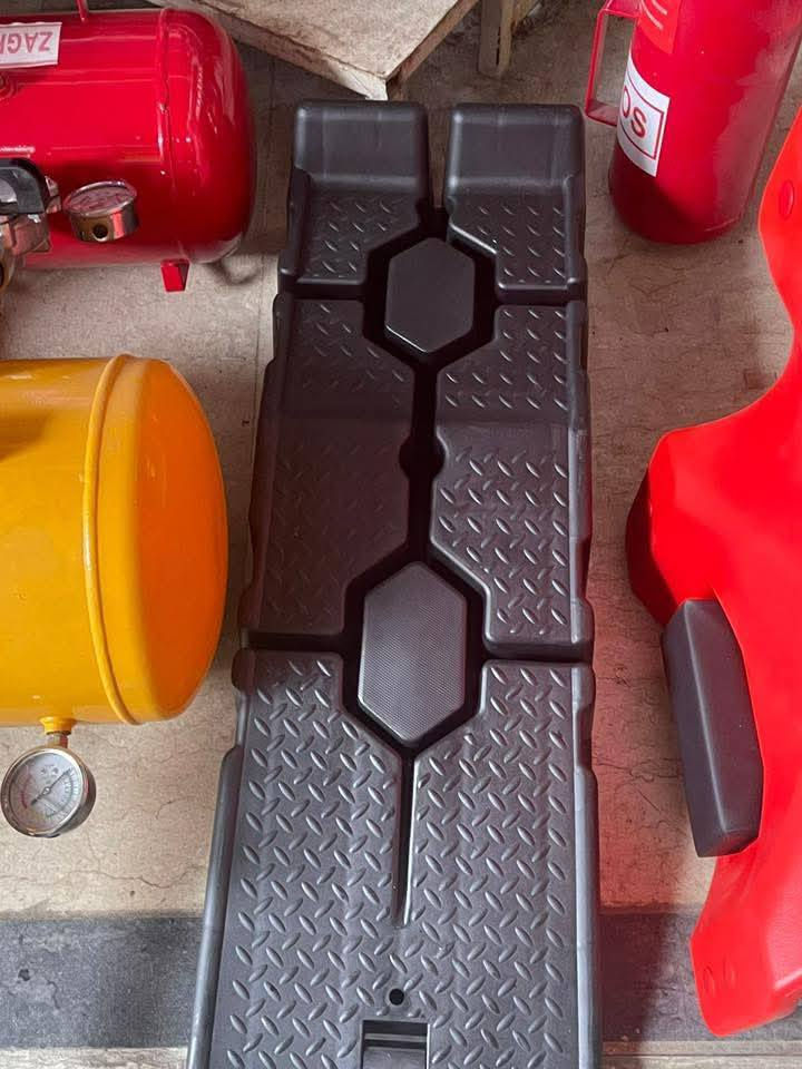 جميع ادوات البنجر عامه واطارات الدراجات والتكاتك
يوجد جمله ومفرد 
يوجد توصيل لجميع محافظات العراق 
للاستفسار ع ارقام الهاتف
***********واتس اب
 ***********
