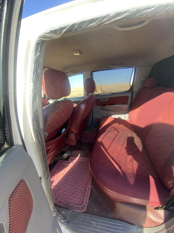 السلام عليكم
هايلوكس موديل 2008 
محدث. 2010 
رقم بغداد مشروع وطني _تحويل ثاني يوم 
شاصي 19سعودي 
تدفئه _تبريد شغال 
صدر جديد 
محرك وكير وإكسل. وشاصي _شرط ١/١ 
مسجل شاشه 
كهربائيات فول شغاله 
السعر 135وبيها مجال بسيط. 
***********
